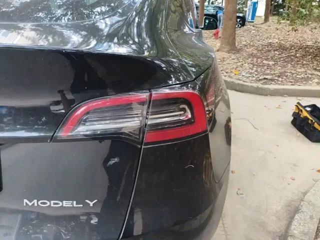 Tesla Model Y — Фото автомобиля 7