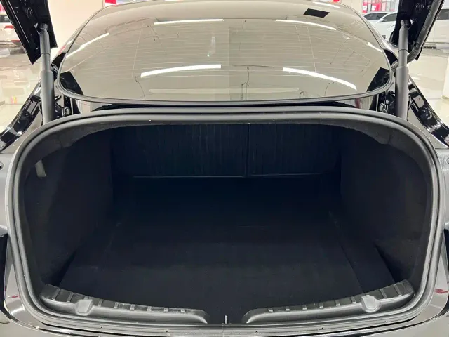 Tesla Model 3 — Фото автомобиля 17