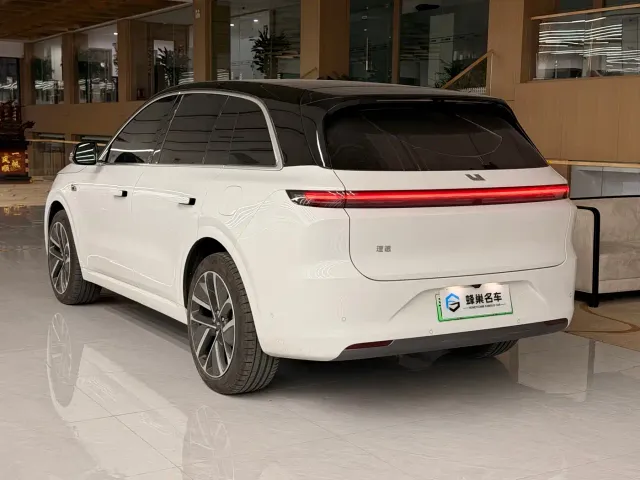 Li Auto L6 — Фото автомобиля 10