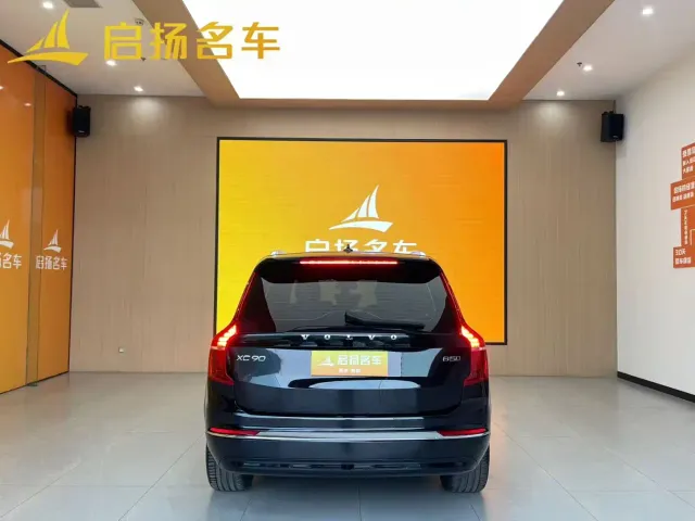 Volvo XC90 — Фото автомобиля 9