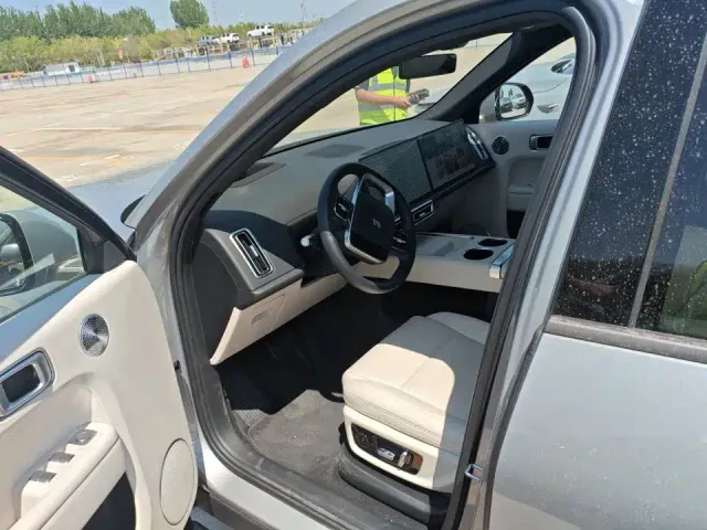 Li Auto L9 — Фото автомобиля 2