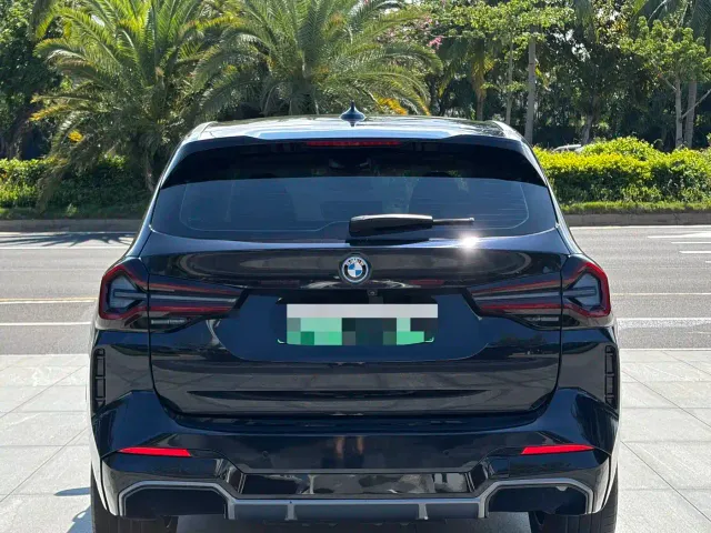 BMW iX3 — Фото автомобиля 9