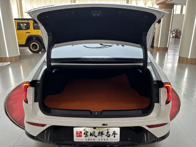 Wuling Starlight — Фото автомобиля 10