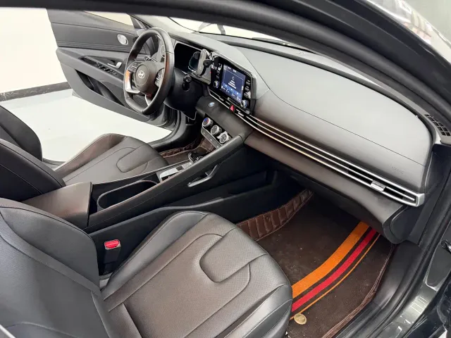 Hyundai Elantra — Фото автомобиля 14