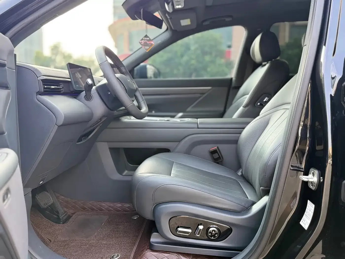 Dongfeng Yipai eπ008 2026 6-seater BEV Family Joy Edition — Фото автомобиля 8