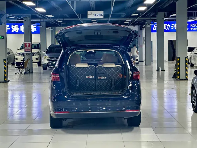 BYD Song MAX — Фото автомобиля 15