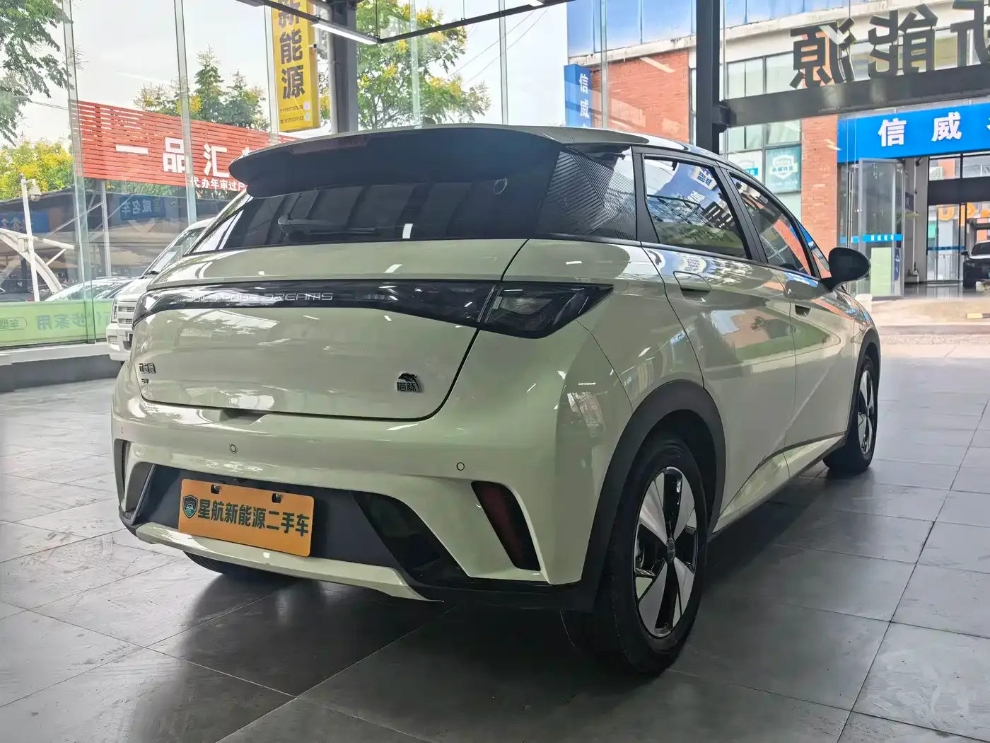 BYD Dolphin 2023 420km Fashion Edition — Фото автомобиля 4