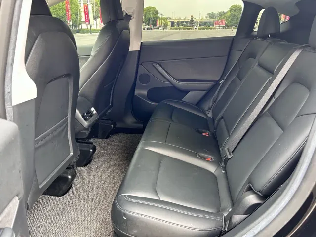 Tesla Model Y — Фото автомобиля 6