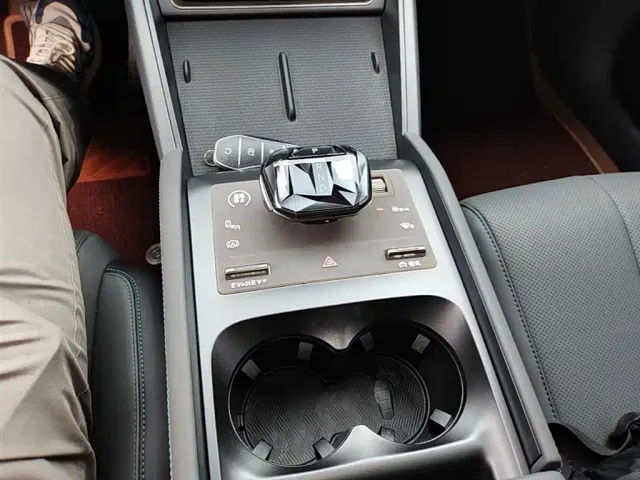 BYD Qin L — Фото автомобиля 13