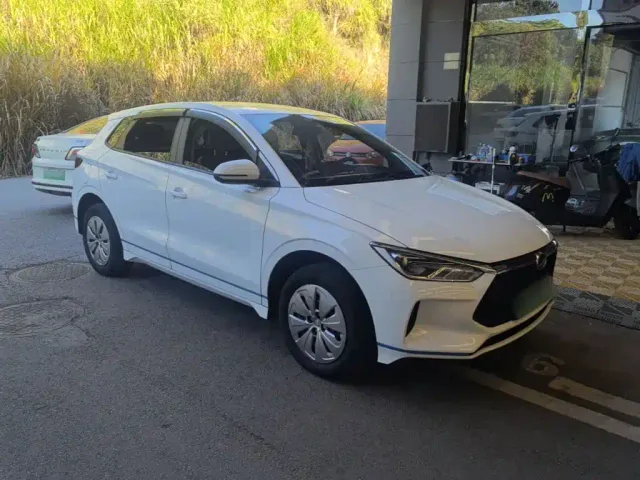BYD e2 — Фото автомобиля 3