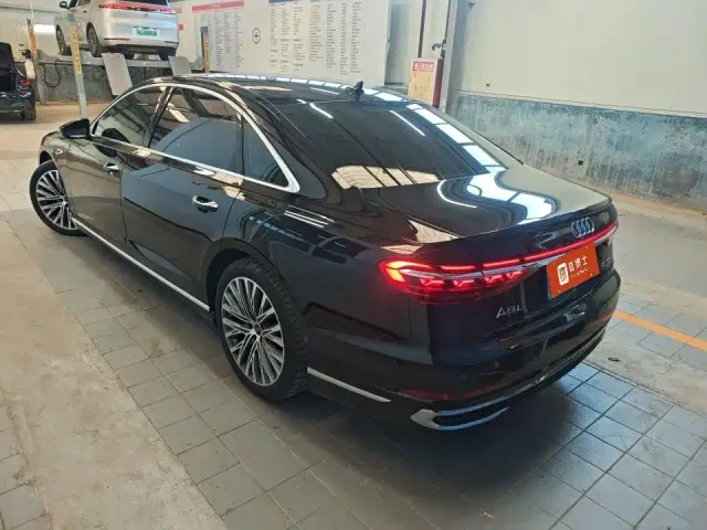 Audi A8 — Фото автомобиля 3