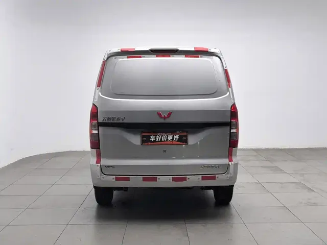 Wuling Hongguang V — Фото автомобиля 4