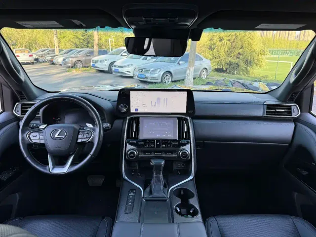 Lexus LX — Фото автомобиля 28