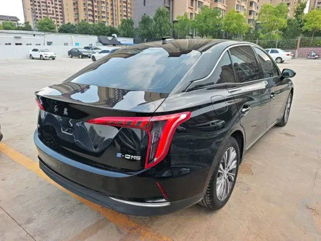Hongqi E-QM5 — Фото автомобиля 6
