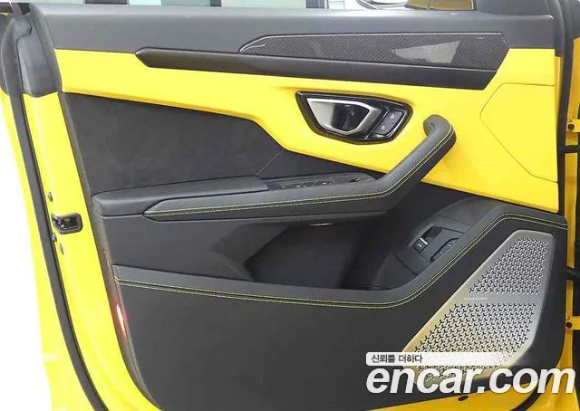 Lamborghini Urus — Фото автомобиля 12