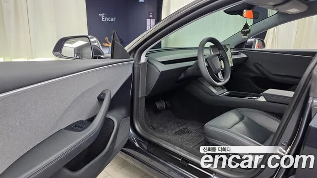 Tesla Model 3 — Фото автомобиля 9