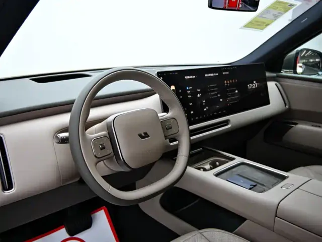 Li Auto L9 — Фото автомобиля 19