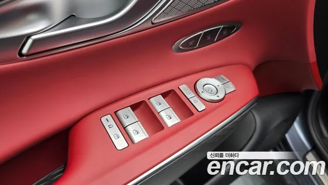 Genesis GV70 — Фото автомобиля 27