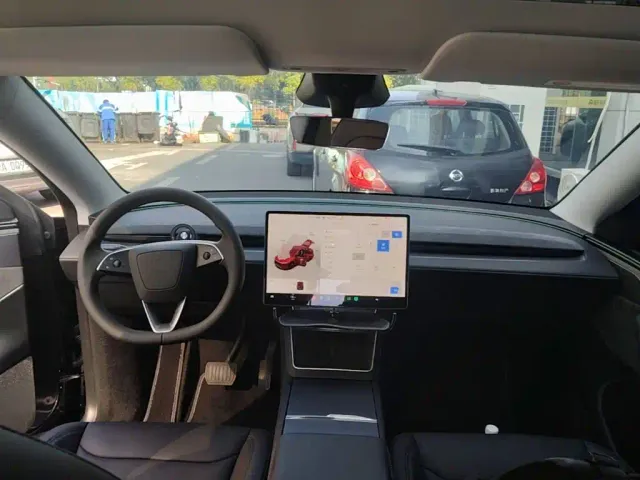 Tesla Model Y — Фото автомобиля 5