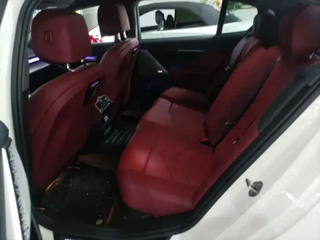 BMW 5 Series — Фото автомобиля 16