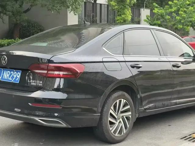Volkswagen Lavida — Фото автомобиля 5