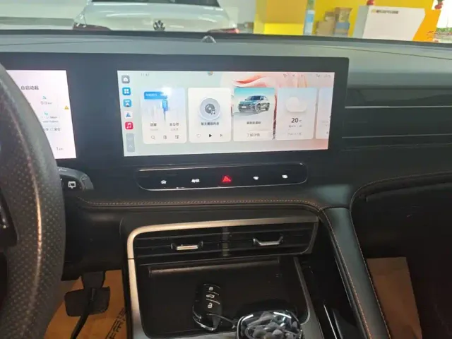 Roewe RX5 — Фото автомобиля 12