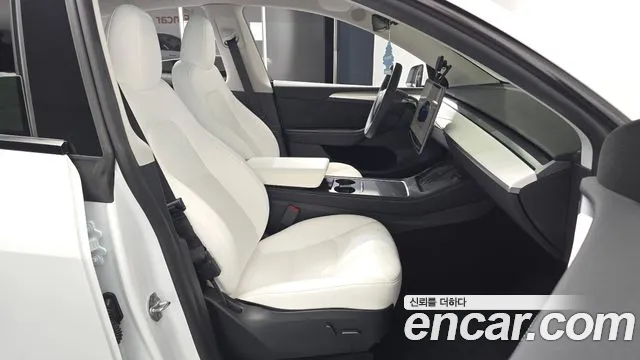 Tesla Model Y — Фото автомобиля 15