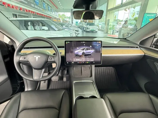 Tesla Model Y — Фото автомобиля 5
