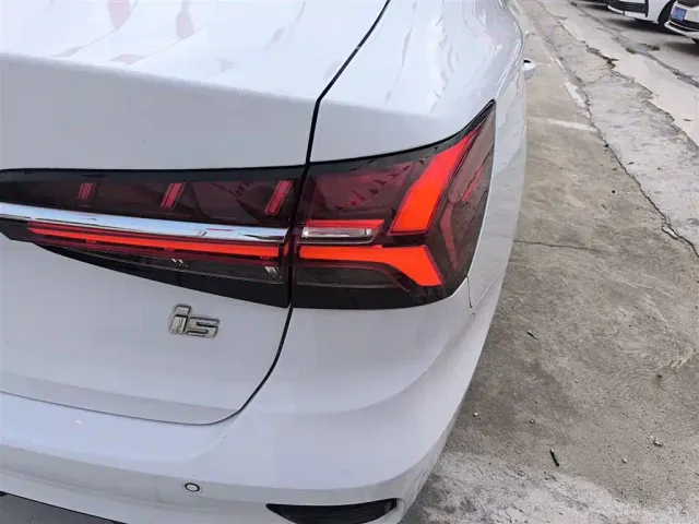 Roewe i5 — Фото автомобиля 7