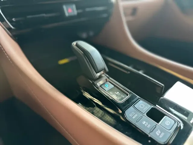 Toyota Alphard — Фото автомобиля 10