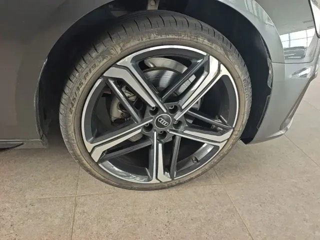 Audi A4L — Фото автомобиля 11