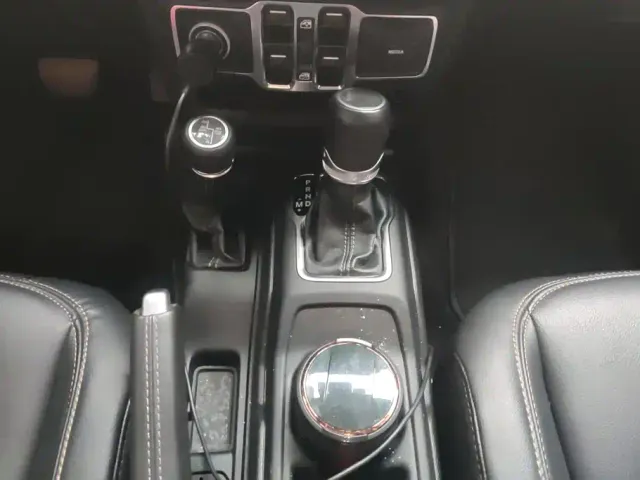 Jeep Wrangler — Фото автомобиля 16