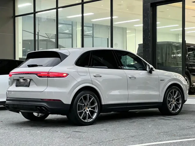 Porsche Cayenne — Фото автомобиля 9