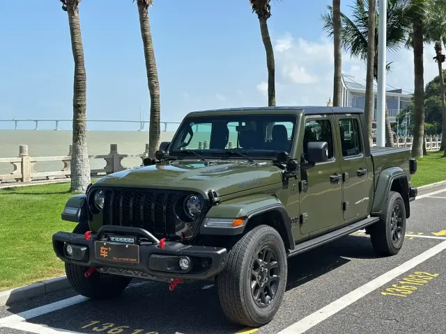 Jeep Gladiator — Фото автомобиля 3