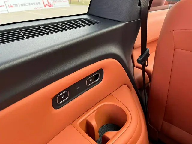 Li Auto L8 — Фото автомобиля 14