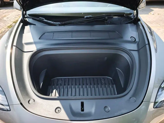 Tesla Model Y — Фото автомобиля 12