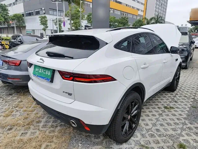 Jaguar E-PACE — Фото автомобиля 6