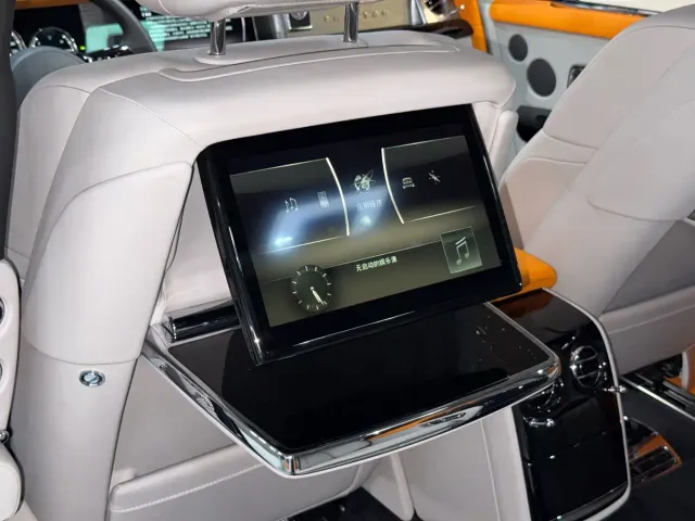 Rolls-Royce Phantom — Фото автомобиля 28