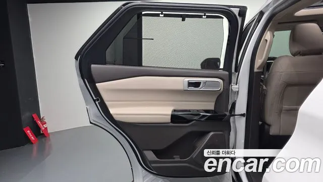 Ford Explorer Explorer 6 поколение 3.0 Platinum 4WD — Фото автомобиля 24