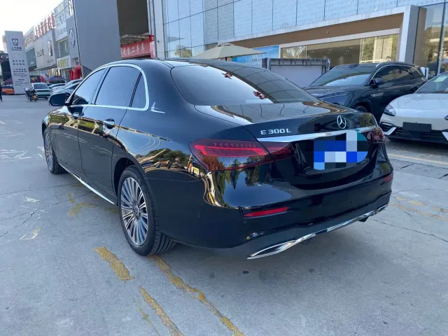 Mercedes-Benz E-Class — Фото автомобиля 4