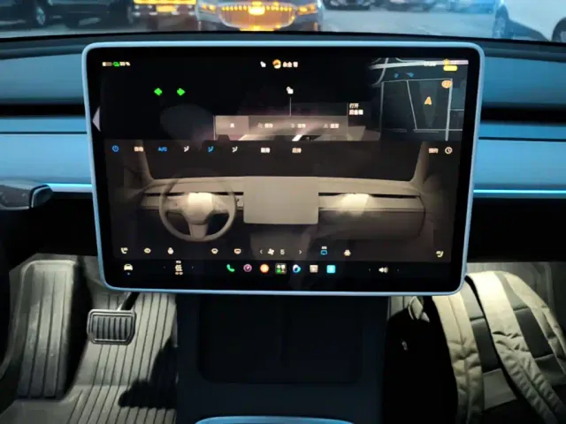 Tesla Model Y — Фото автомобиля 12