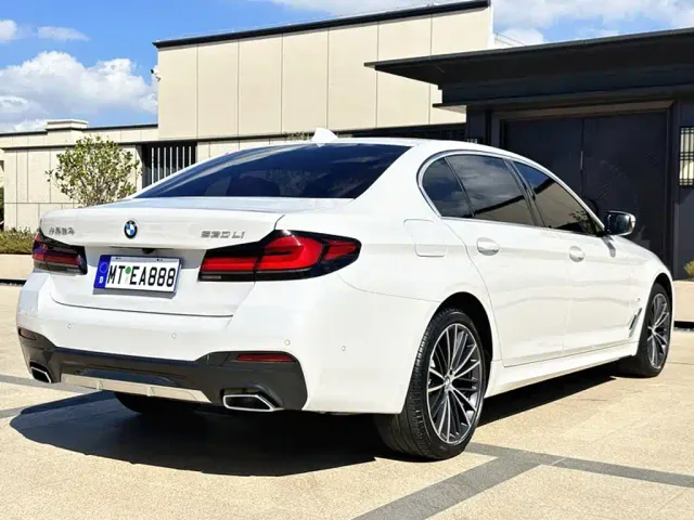 BMW 5 Series — Фото автомобиля 4