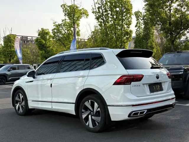 Volkswagen Tiguan L — Фото автомобиля 16