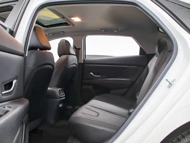 Hyundai Elantra — Фото автомобиля 15