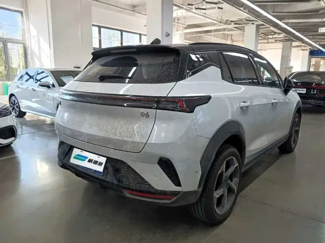 Lynk & Co 06 — Фото автомобиля 8