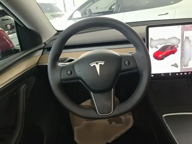 Tesla Model Y — Фото автомобиля 10