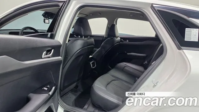 Kia K5 Новый K5 3 поколение 2.0 LPi(Для проката) — Фото автомобиля 3