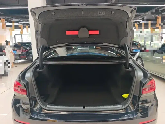 BMW 5 Series — Фото автомобиля 18