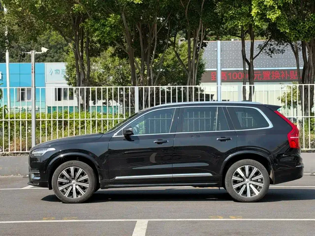Volvo XC90 — Фото автомобиля 3