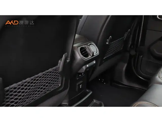 Jeep Wrangler — Фото автомобиля 9